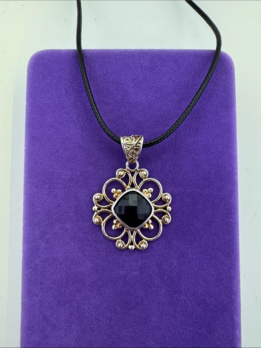 💛 Classic Silver Tone Filigree Purple Stone Pendant Necklace